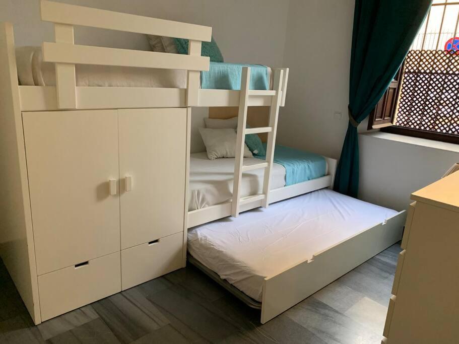 Beautiful Silent Apartment Private Parking Севилья Экстерьер фото