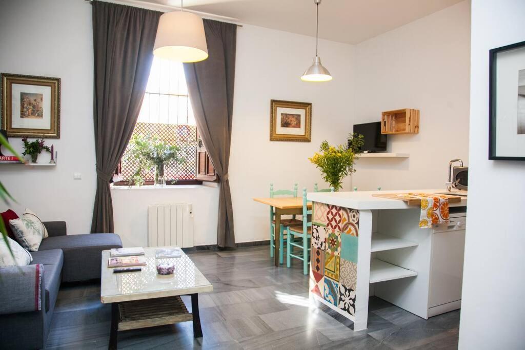 Beautiful Silent Apartment Private Parking Севилья Экстерьер фото